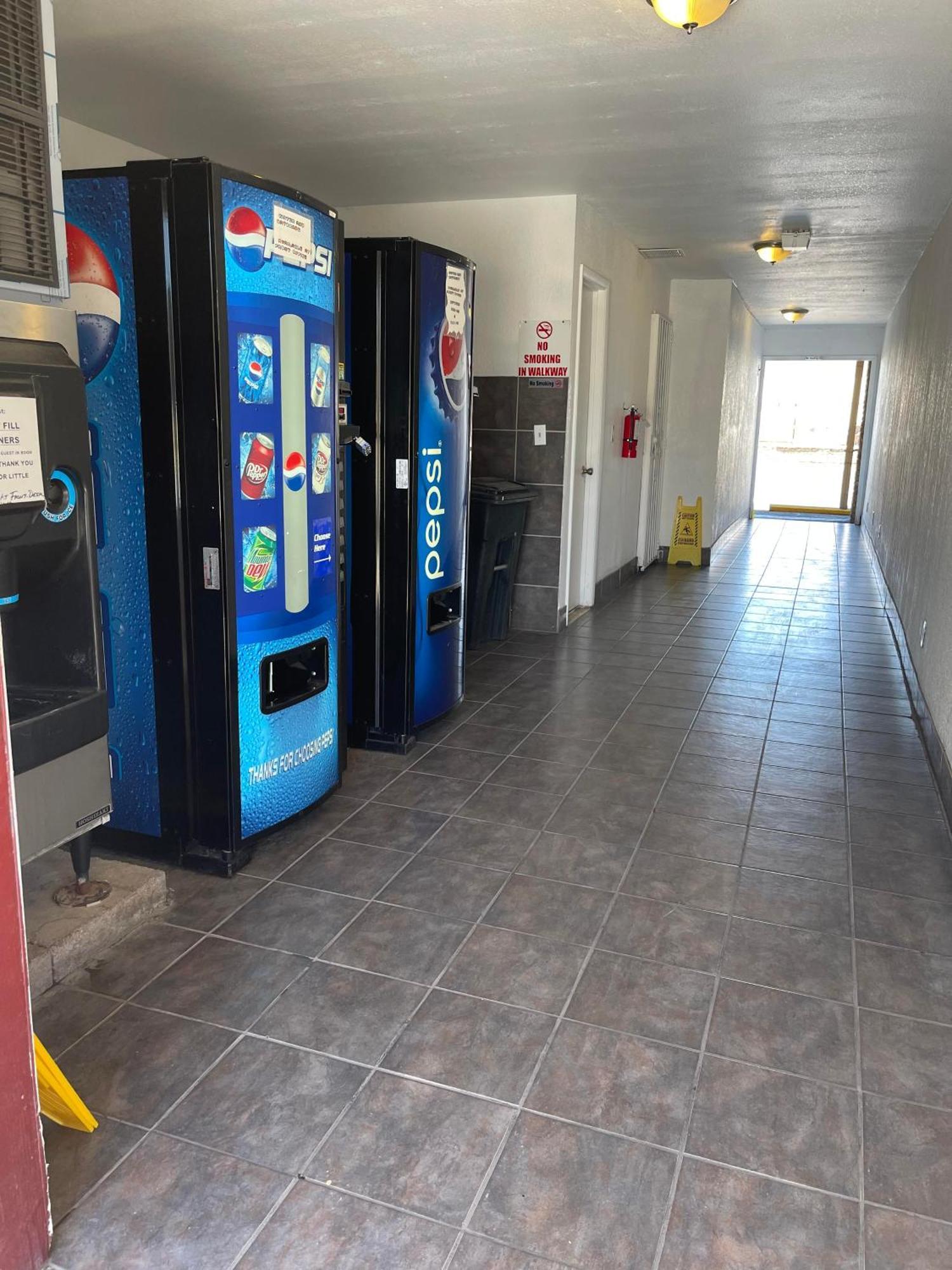 Windsor Inn Lake Havasu City Exterior photo